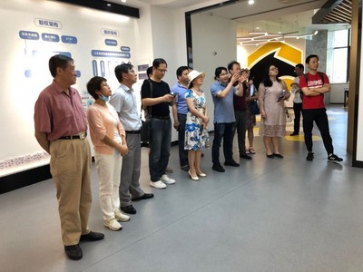 中南大学上海校友会走进常熟铁马营孵化器与世界联合学院 共探创新教育与企业孵化新路径